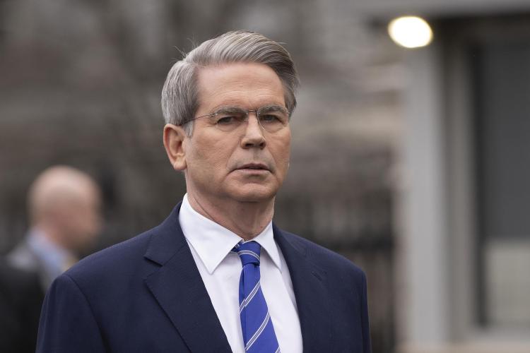 美财长:美方将取消部分针对委内瑞拉实体的制裁