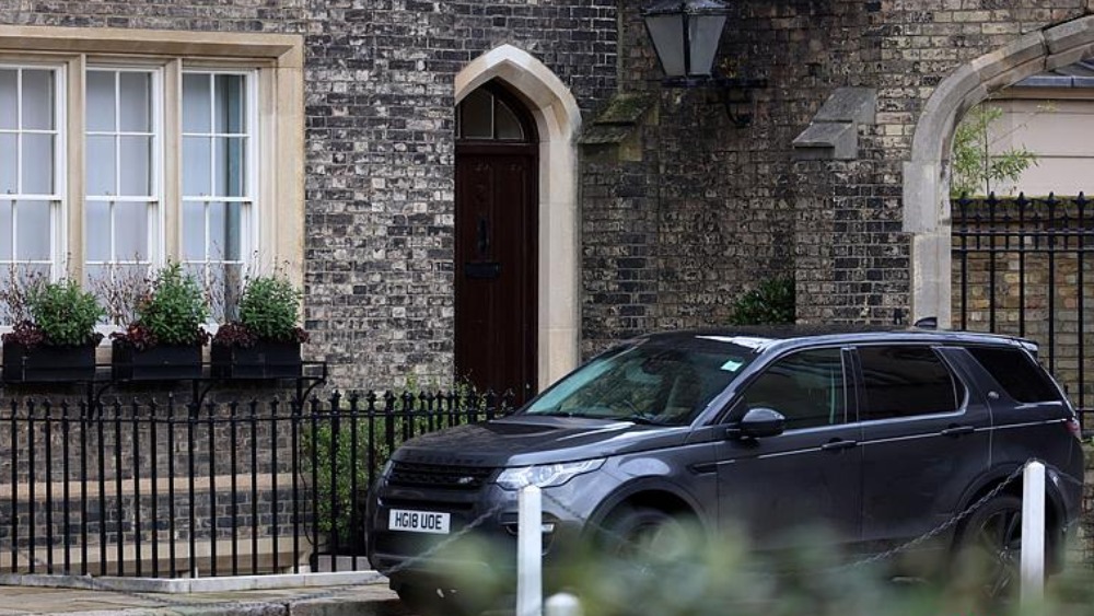 深追蹤丨檔案公開(kāi)觸發(fā)歐洲政壇震蕩：多國(guó)“重量級(jí)”人物因卷入愛(ài)潑斯坦案相繼辭職