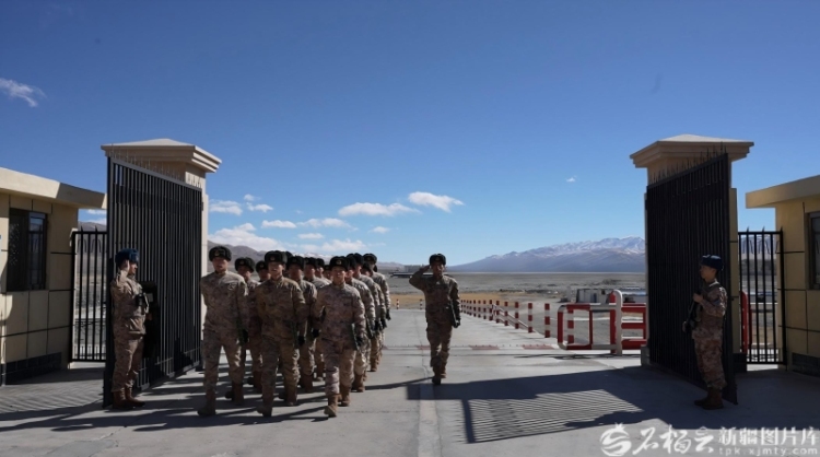 新春走基层丨“天山雪莲”:逆行探亲,温暖高原战位