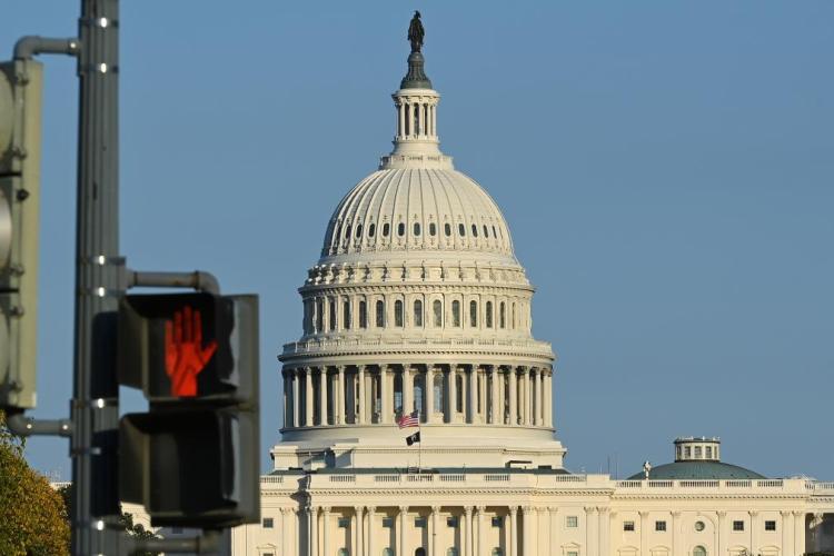 美联邦政府“停摆”时长可能破纪录 民众生活遭遇多重困难