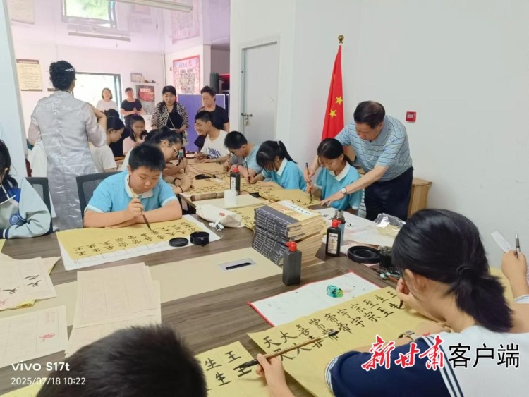 【甘快看】情系“一老一小” 绘就“朝夕美好”