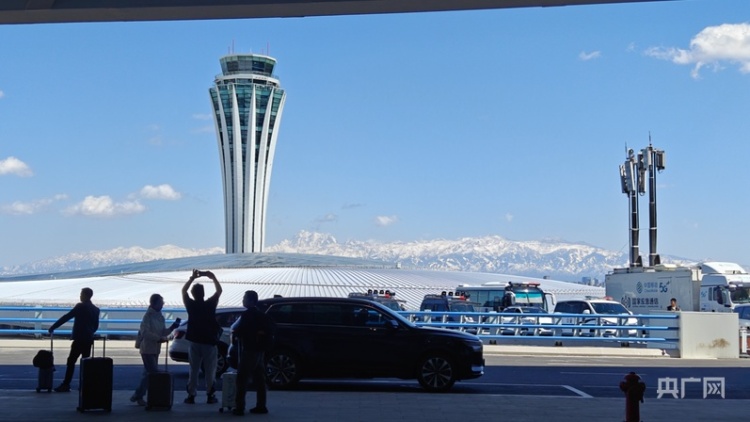 高质量发展“新”速度丨构建“空中丝绸之路”新支点 多方助力乌鲁木齐国际航空枢纽建设