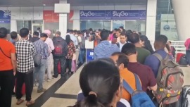 视频丨印度靛蓝航空取消数千架次航班 大量乘客滞留