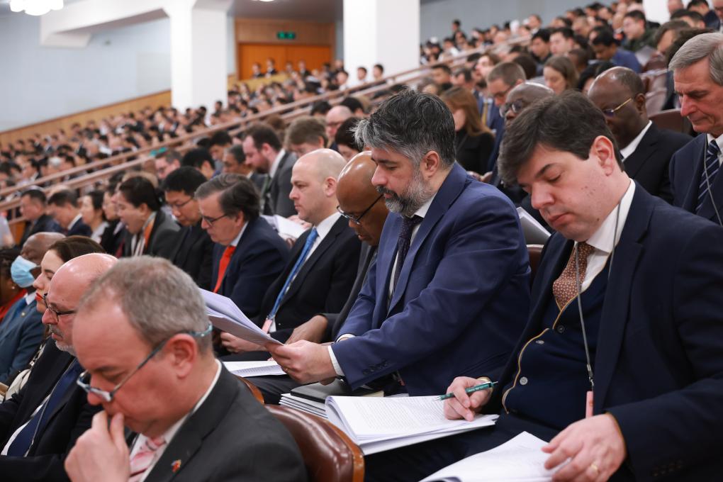 两会新华鲜报丨非凡两会!世界在感知中国中看到更多机遇