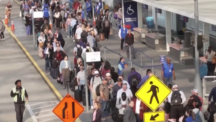 视频丨“停摆”持续 超400名美国运输安全管理局安检员离职