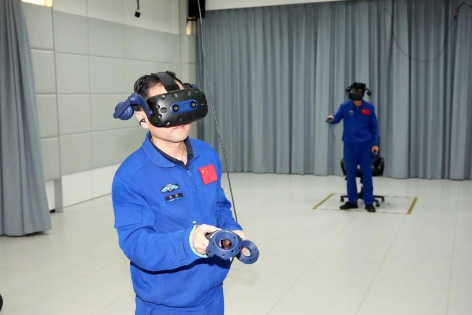 “神二十一”飞天在即 乘组地面训练精彩瞬间→