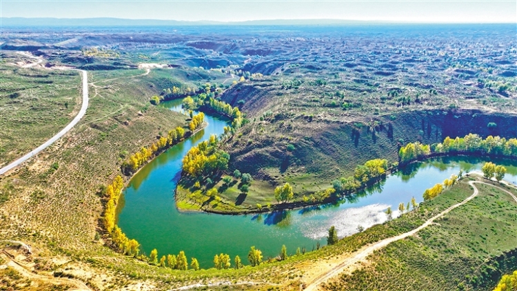 鄂尔多斯:大沟湾披上金色盛装_fororder_4291560_an_1761630213673_s