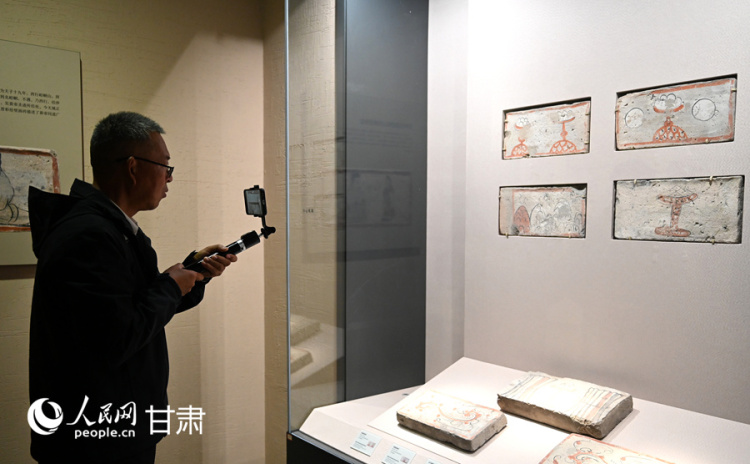 【甘快看】何以中国·壁画里的中国丨一砖一景见风华 探寻魏晋壁画砖里的千年烟火气