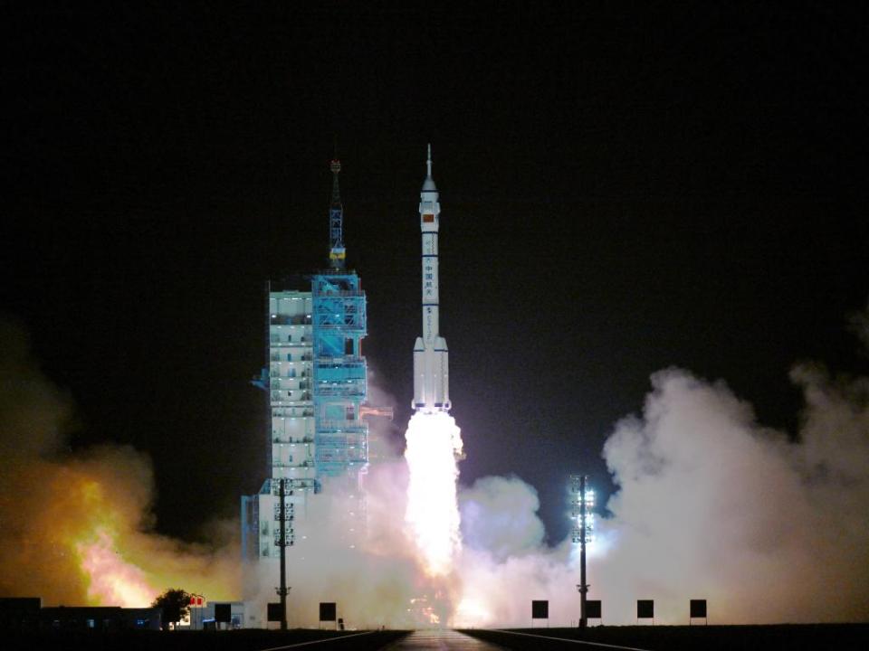 新华鲜报丨神舟二十三号“太空通勤”新升级