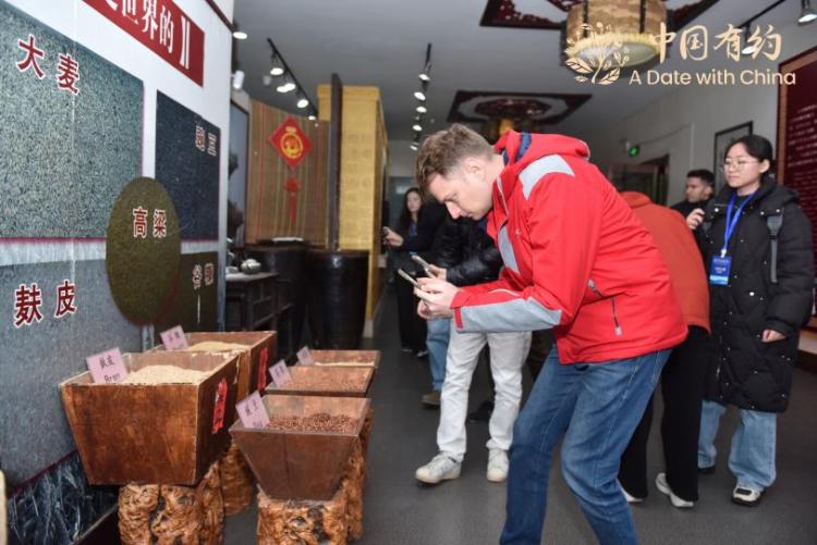 中国有约丨千年醋韵 看国际友人解锁山西老陈醋的“味觉密码”