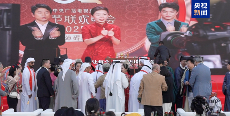 传统年俗与科技同框 总台马年春晚宣传片点亮迪拜“欢乐春节”巡游