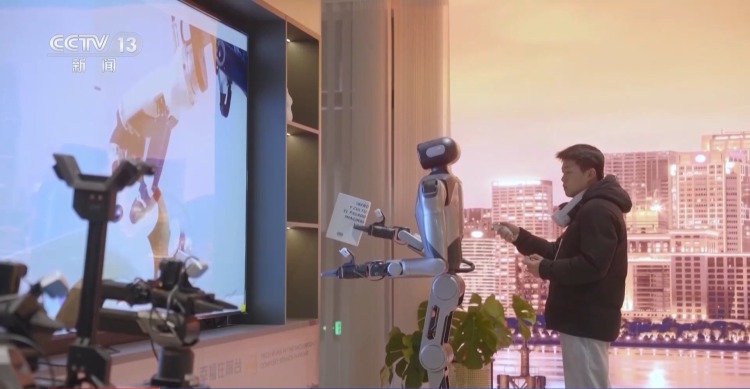 春节集中“上新” AI产品成热门“电子年货”