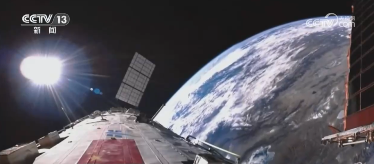 最远、最深、最高,五星红旗闪耀天地极限!最动人“中国红”是永不褪色的信仰之旗