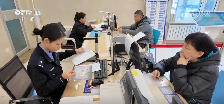 民生一件事 | 从数天等待到立等可取 居住证的速度变革书写民生“温度答卷”