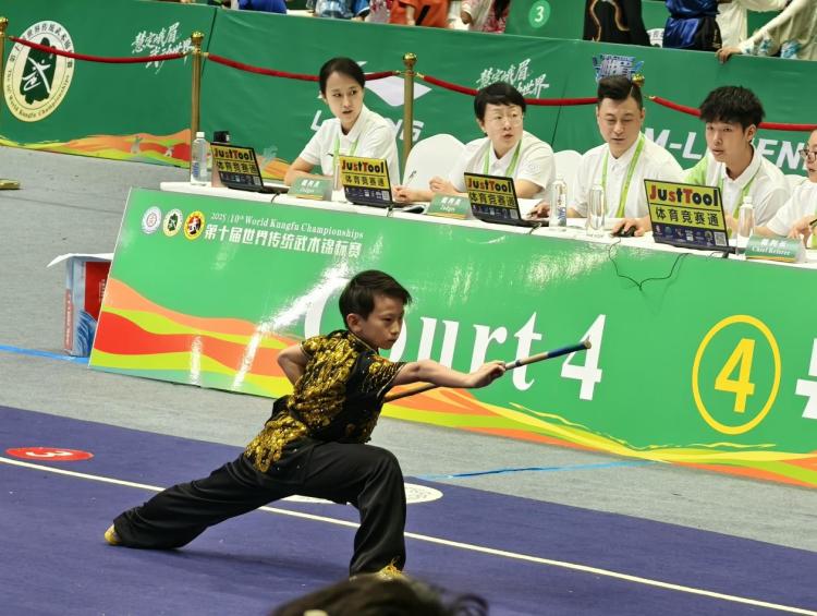 内蒙古武术健儿世锦赛斩获76枚奖牌载誉凯旋