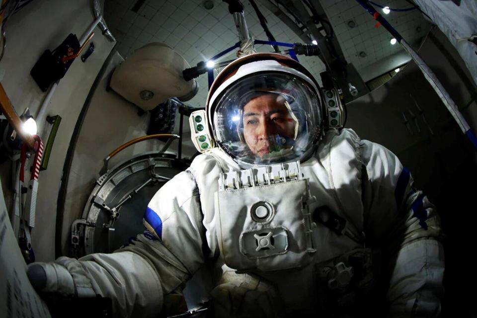 “神二十一”飞天在即 乘组地面训练精彩瞬间→