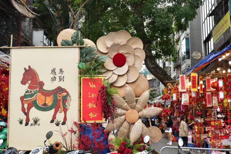 全球新春走笔丨檐下青粽,门上丹书:一座越南古村的春节印象