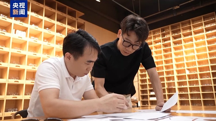 “工作搭子”升级了!看广东智能眼镜如何“玩转”纳米世界