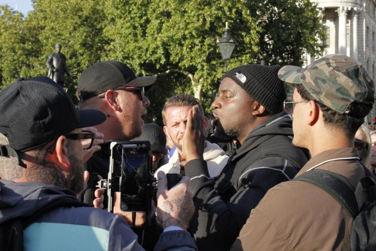 观天下丨偷渡客的小船,英国政府的风浪