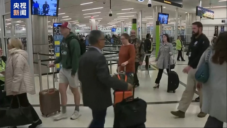 视频丨央视记者亲历:联邦政府“停摆”冲击航空系统