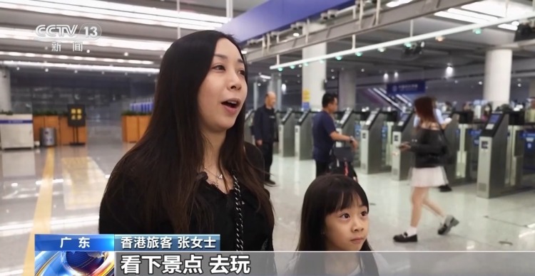 港珠澳大桥口岸入境车流迎高峰 自驾“北上”成热门新选择