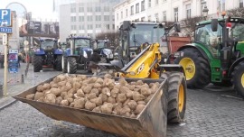 总台现场直击丨欧洲各地上万农民聚集布鲁塞尔举行抗议