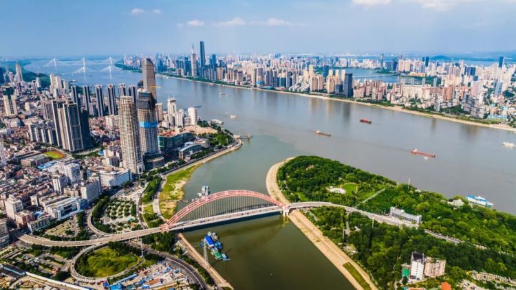 何以中国丨长江:一部流动的文明史诗