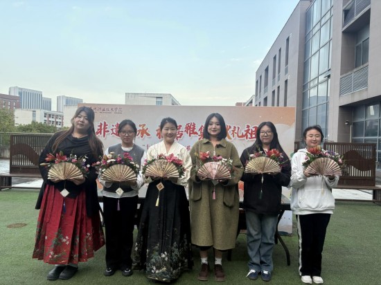 泰州职业技术学院艺术学院开展“十月的献礼” 美育系列实践活动_fororder_图片 2