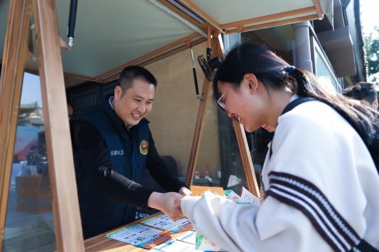 无锡滨湖建成首个法治文旅体验线“法韵拈花湾”_fororder_图片 4
