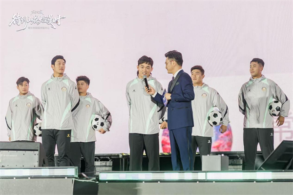 近4万观众共赴盛宴 常州“东方之夜”让热血足球与平凡英雄共绘城市新篇_fororder_15