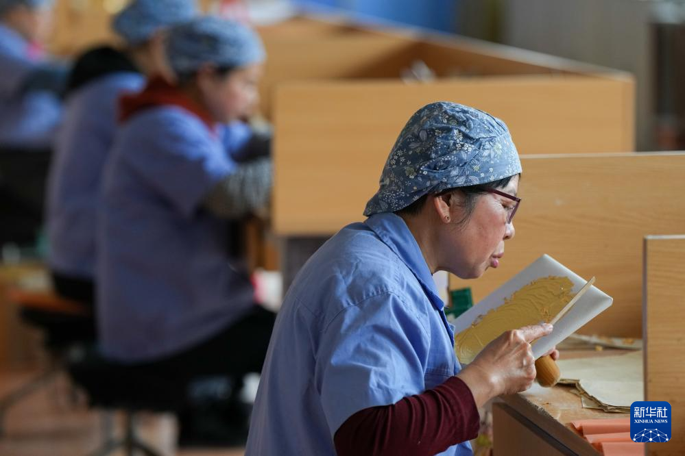 新春走基层丨江苏南京:金箔焕彩 策马迎春_fororder_20260212_091420_005