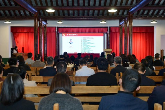 泰州医药高新区(高港区)口岸街道党工委理论学习中心组开展研学活动_fororder_图片 3