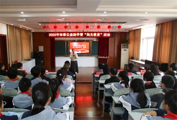 民盟泰州市委会联合市体育局、市体彩中心开展体彩公益助学暨“烛光教育”活动_fororder_24