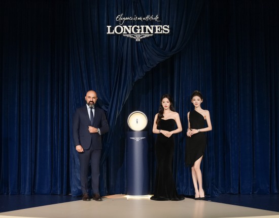 浪琴表南京快闪空间揭幕 演员蔡文静、张予曦以“优雅态度”对话女性成长_fororder_图片 2