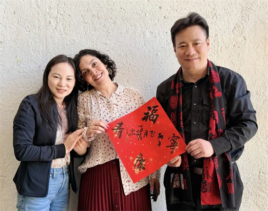 墨彩同辉 美美与共——翟优应邀走进墨西哥国立绘画雕塑及版画学校开展中国画讲学_fororder_640 (2)