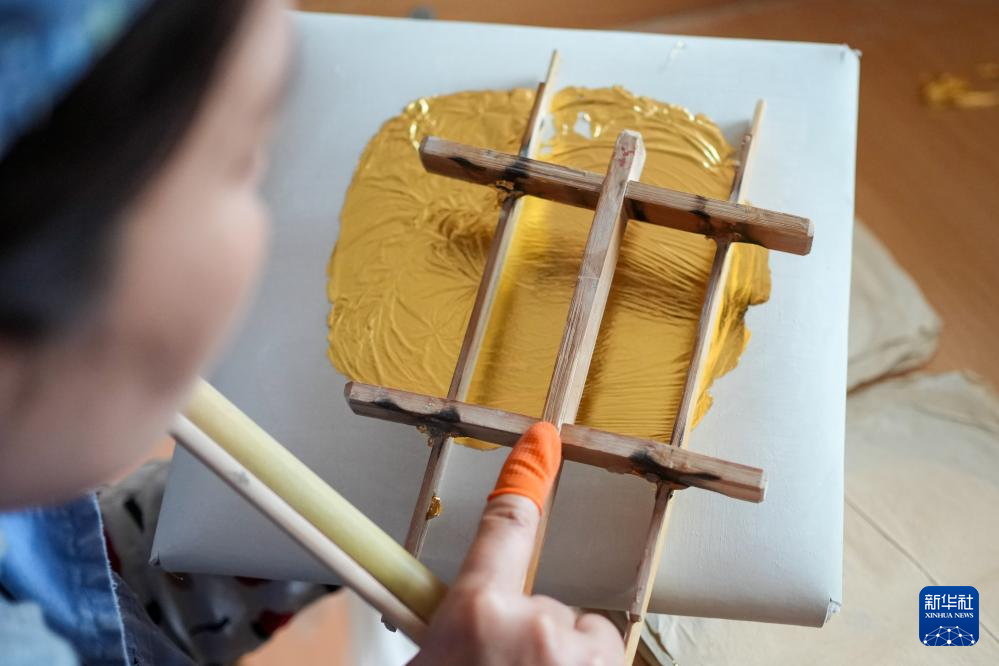 新春走基层丨江苏南京:金箔焕彩 策马迎春_fororder_20260212_091420_009