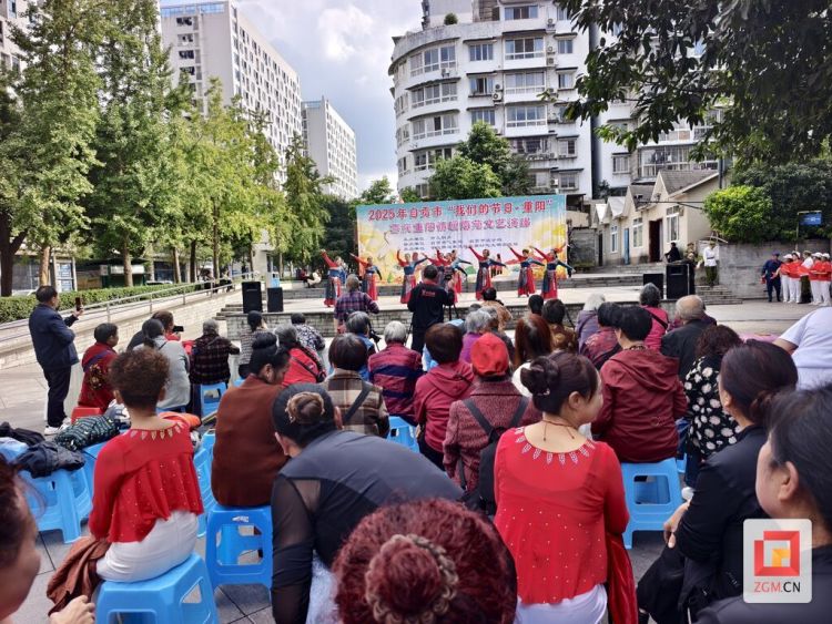 自贡高新区学苑街道举办2025年“小苑同学”帮就业暨高校毕业生秋季专场招聘会