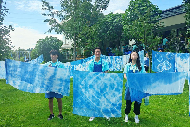 美国华裔青少年走进德阳高槐村 沉浸式体验非遗扎染魅力_fororder_未标题-8