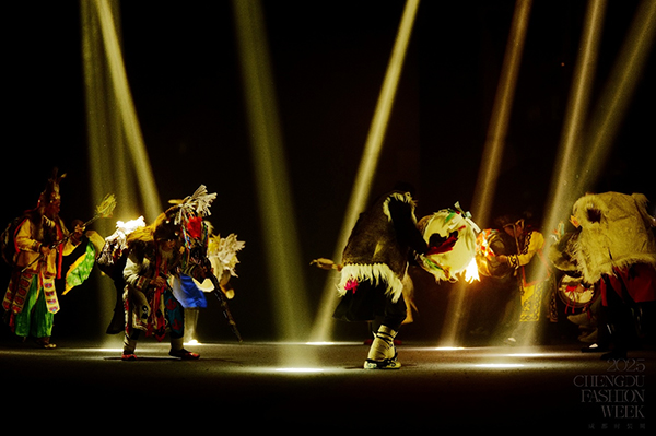 当羌绣走上T台:汶川携手成都时尚产业协会打造文旅融合新范式