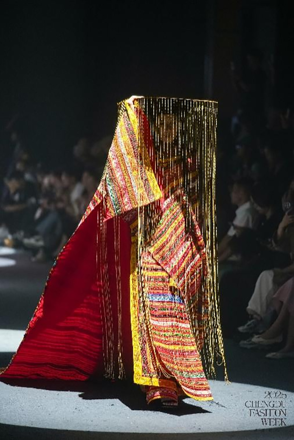 当羌绣走上T台:汶川携手成都时尚产业协会打造文旅融合新范式