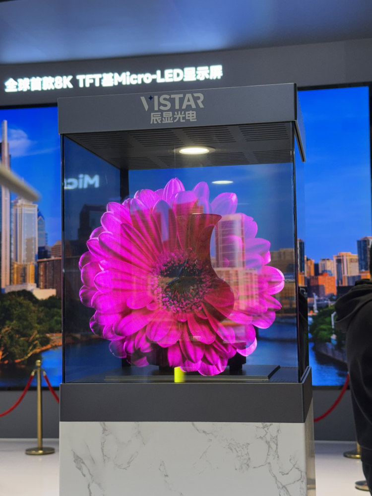 提前探馆Vlog|记者带你抢先揭秘“一块好屏”背后的创新成果