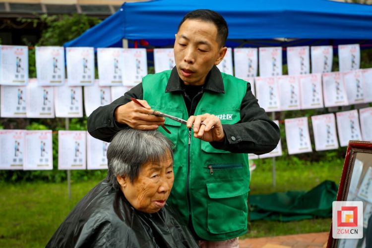 自贡高新区燊海社区第二届“邻里节”温情启幕