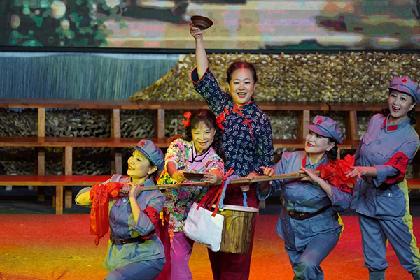 “薪火照征程,再颂英雄儿女”银发艺术团再现革命史诗_fororder_图片-4
