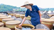 泸州合江：传统酱油晾晒忙