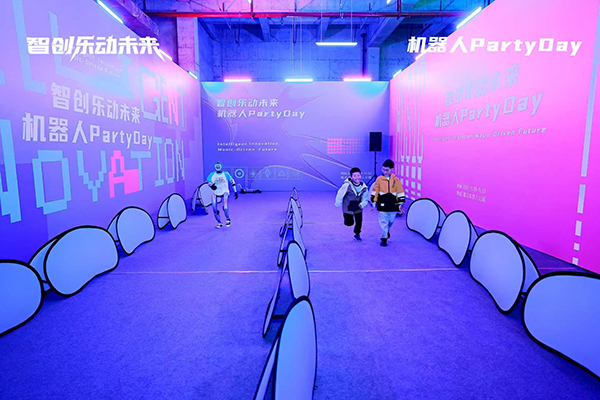 机器人“全明星”阵容齐聚锦江 这场派对全程高能_fororder_微信图片_20251102183952