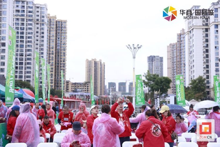 自贡高新区借力“川超”赛事热潮 创新打造消费新场景