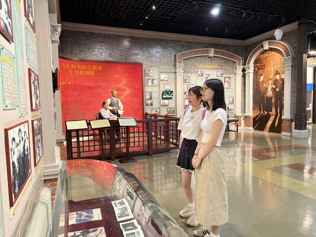 “光影映初心，奋进新征程”——联络部党支部组织开展建党104周年主题党日活动_fororder_图片1