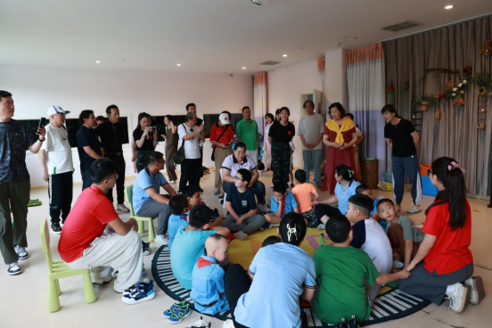 中国广电联合会少年儿童演艺工作委员会开展“军魂永驻·爱满人间《小手牵大手爱心同行》”特别公益活动