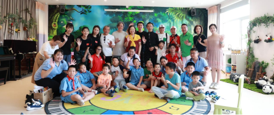 中国广电联合会少年儿童演艺工作委员会开展“军魂永驻·爱满人间《小手牵大手爱心同行》”特别公益活动