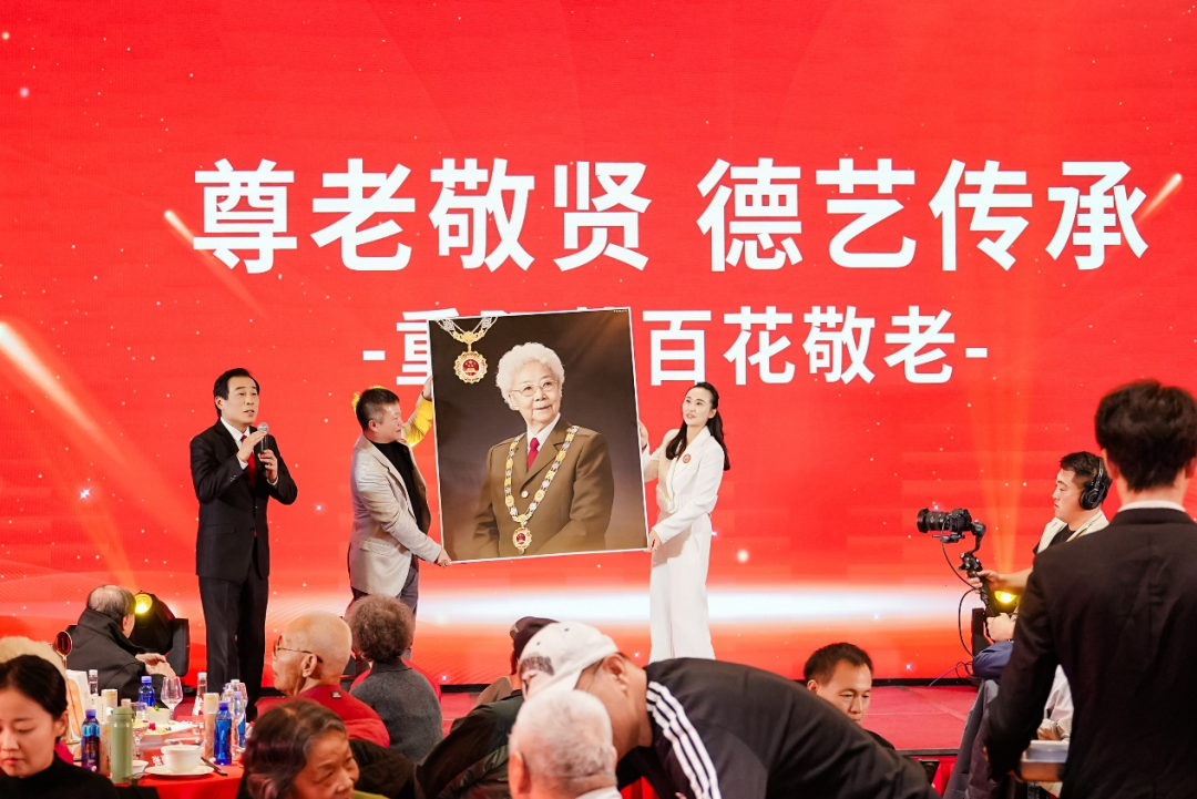 尊老敬贤传美德，德艺双馨映重阳——2025“重阳节百花敬老”在京举行